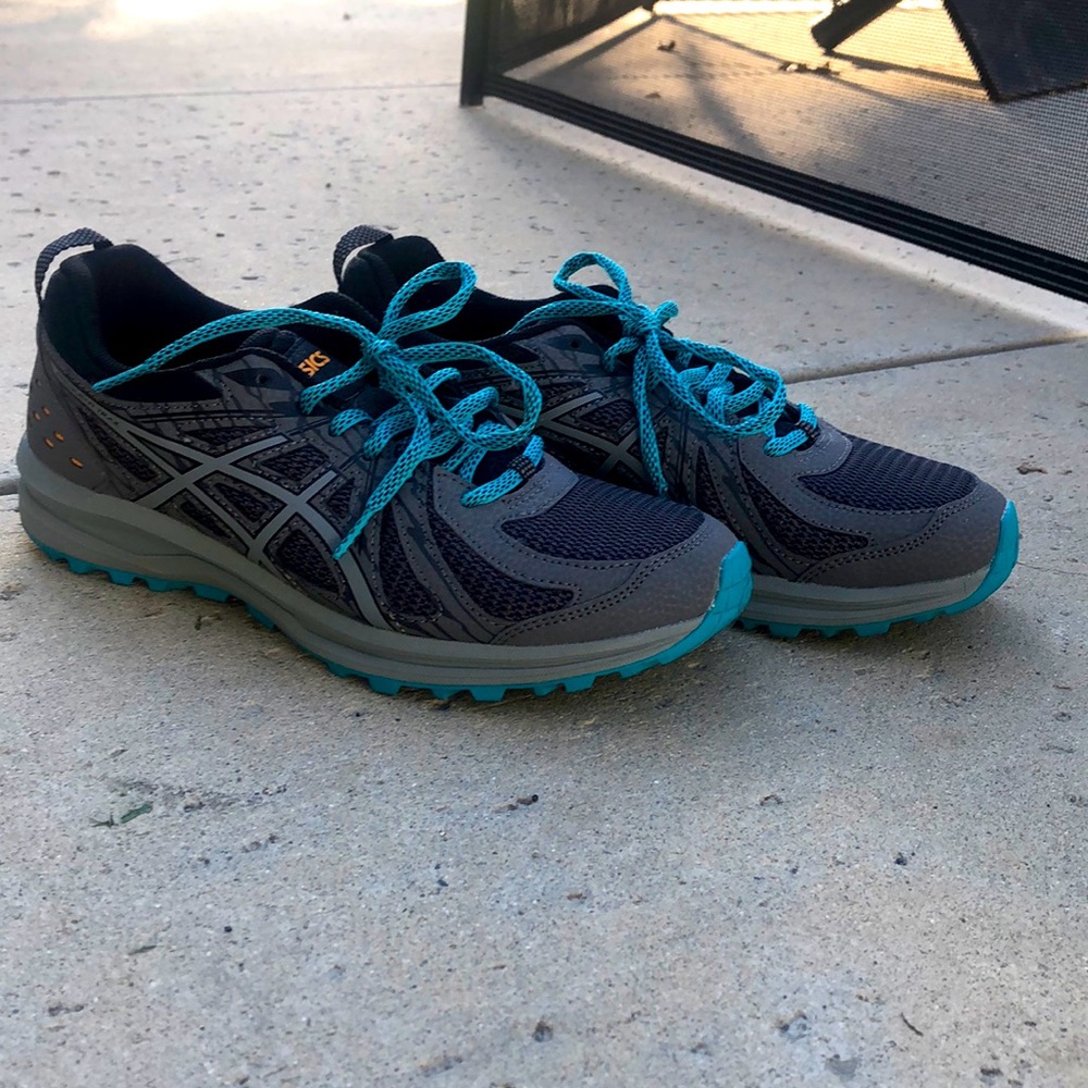 Women’s ASICS cross trainer shoe